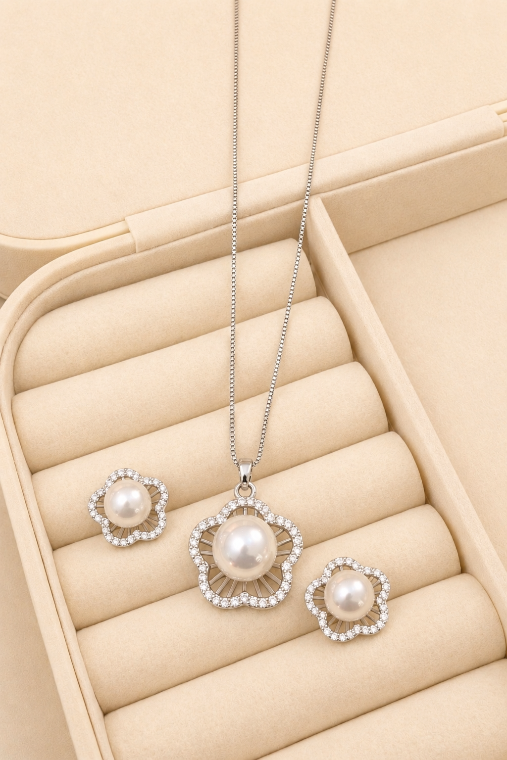 Collar y aretes perla flor plata