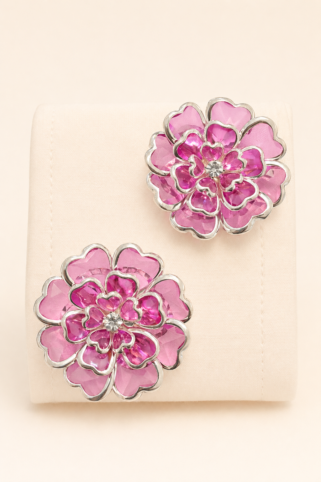 Cubre boton flor fucsia